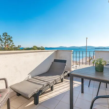 Cozy In With House Sea View