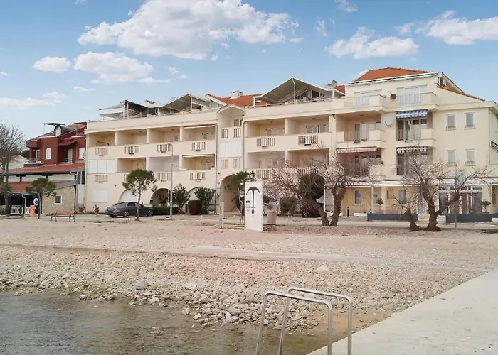 Апартаменты Cozy In With Wifi